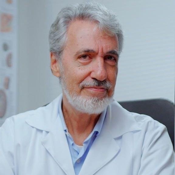 Dr. Renato Gusman no consultório